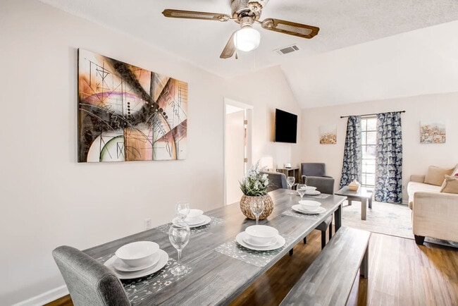 136 S Robinhood Dr in Savannah, GA - Building Photo - Building Photo