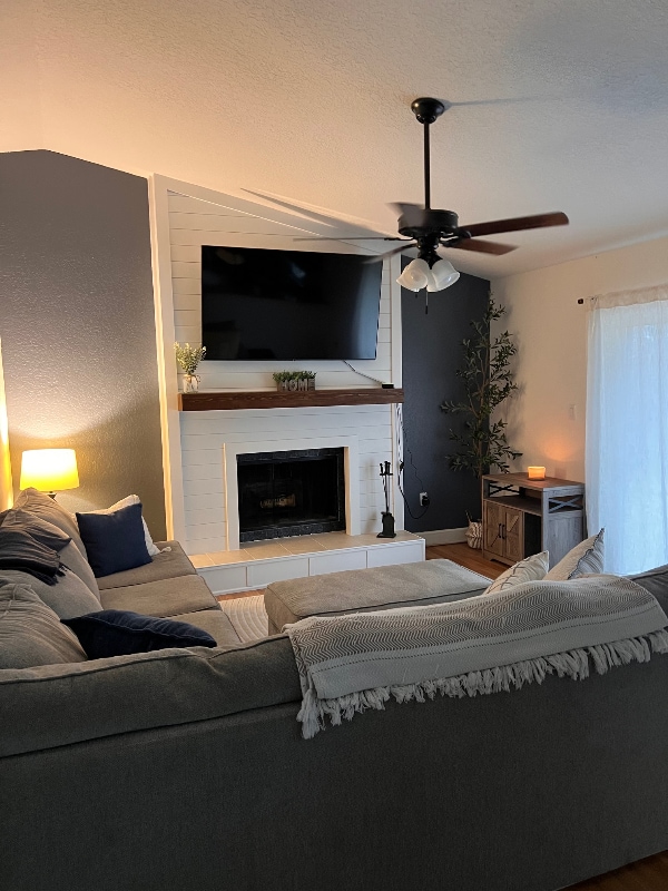 property at 280 Buccaneer St NE