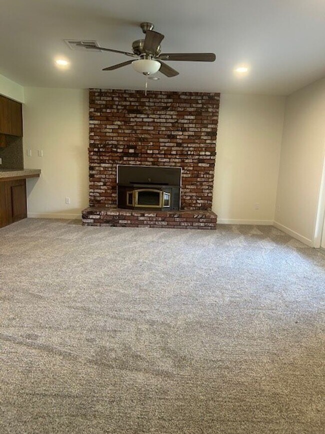 8900 Campus Park Ct in Bakersfield, CA - Building Photo - Building Photo