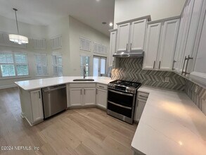 2436 Cimarrone Blvd in Jacksonville, FL - Building Photo - Building Photo