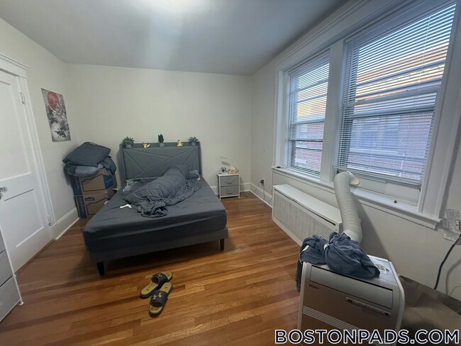 16 Lakeville Rd, Unit 12-A in Boston, MA - Foto de edificio - Building Photo