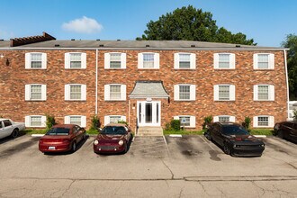 The San Jose Court Apartment Community in Louisville, KY - Foto de edificio - Building Photo