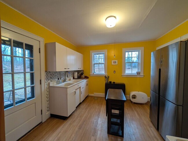 17 Pratt St in Chester, CT - Building Photo - Building Photo