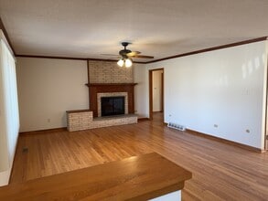 580 N State St in Hampshire, IL - Building Photo - Building Photo