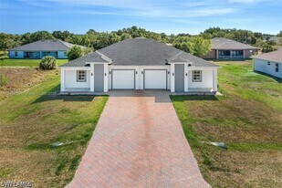 2516 Park Rd in Lehigh Acres, FL - Building Photo