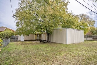 1800 Hilltop Dr in Waco, TX - Building Photo - Building Photo