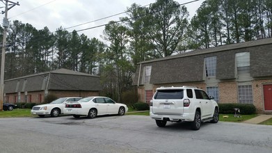 4042 St Victors Ln in Ringgold, GA - Foto de edificio - Building Photo