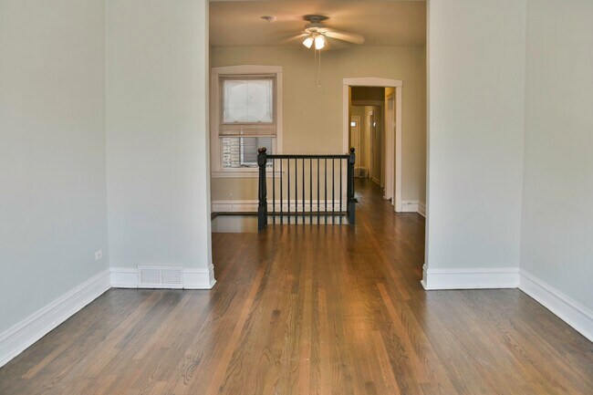 1460 W Grace St, Unit 1W in Chicago, IL - Building Photo - Building Photo