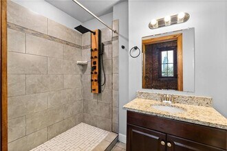 558 St Francis St in Mobile, AL - Foto de edificio - Building Photo