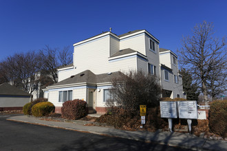 Willow Place Apartments in Loveland, CO - Building Photo - Building Photo