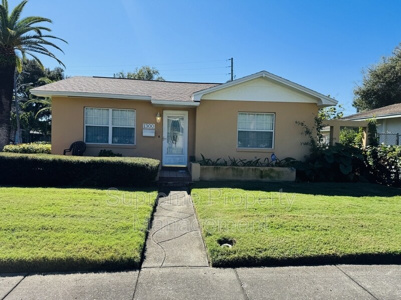 1300 13th Ave S in St. Petersburg, FL - Building Photo