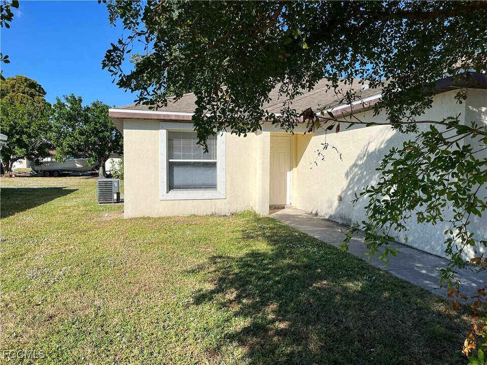 601 SE 5th St in Cape Coral, FL - Building Photo