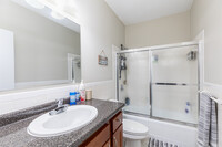 Farmington Line Apartments in New Britain, CT - Foto de edificio - Interior Photo