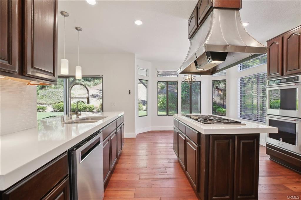 25682 Nottingham Ct in Laguna Hills, CA - Building Photo