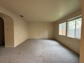 2857 Tourbrook Way in Sacramento, CA - Building Photo - Building Photo
