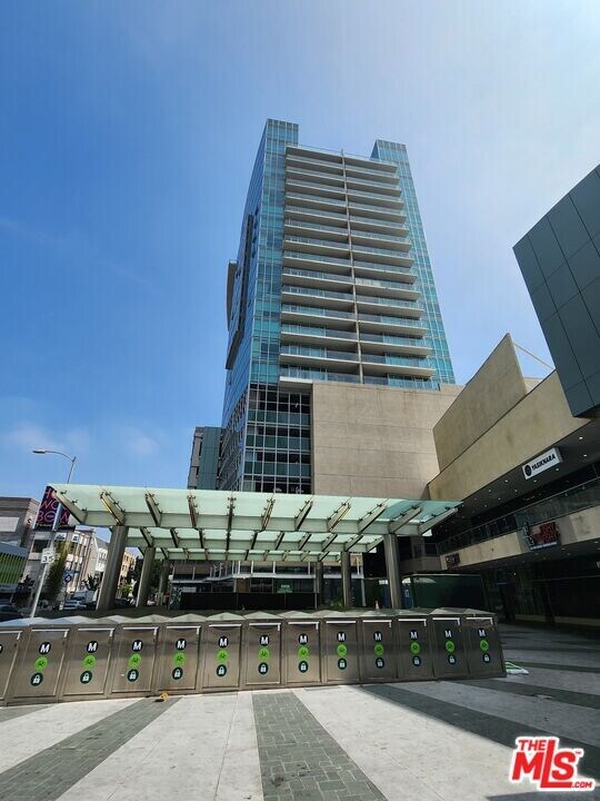 3785 Wilshire Blvd in Los Angeles, CA - Foto de edificio