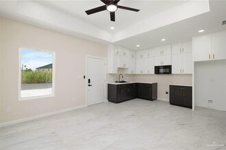 11 Skyview St in Weslaco, TX - Building Photo - Building Photo