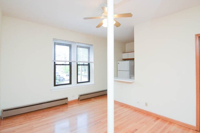 633 W Barry Ave, Unit A07C