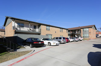 Zen in Denton, TX - Foto de edificio - Building Photo