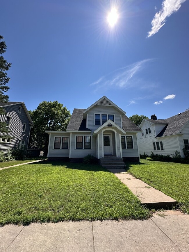 property at 515 Broadway St