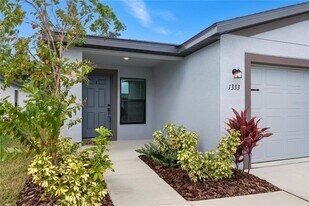 1333 Barnacle Bay Pl in Palm River-Clair Mel, FL - Building Photo