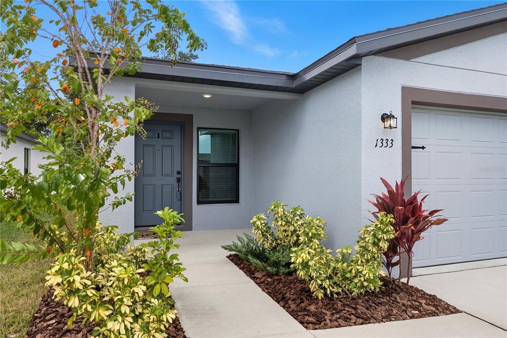 1333 Barnacle Bay Pl in Palm River-Clair Mel, FL - Building Photo