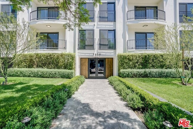 1470 Rexford Dr in Los Angeles, CA - Building Photo - Building Photo