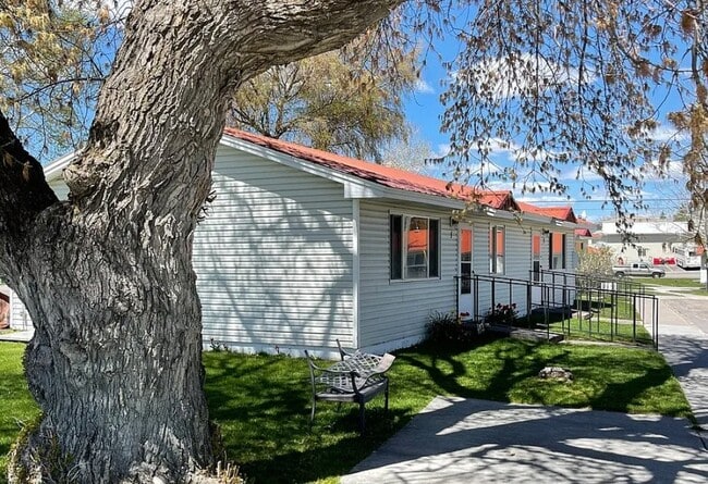 property at 835 W Main St