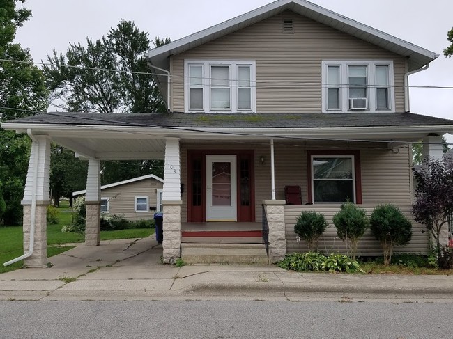 103 W 12th St, Unit 1 in Winona Lake, IN - Foto de edificio - Building Photo