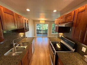 49 W Etruria St in Seattle, WA - Building Photo - Building Photo