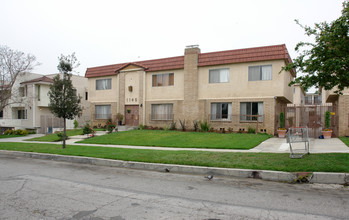 1145 Thompson Ave in Glendale, CA - Foto de edificio - Building Photo