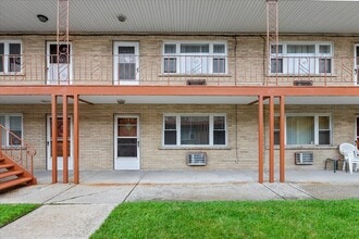 6256 W 64th Pl in Chicago, IL - Building Photo - Building Photo
