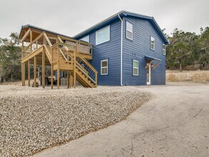 268 White Oak Dr in Canyon Lake, TX - Building Photo - Building Photo