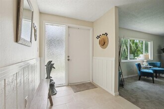 7698 Cardiff Ct N in St. Petersburg, FL - Foto de edificio - Building Photo