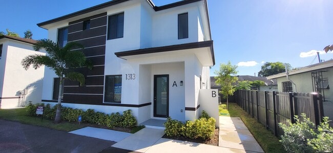 1313 NW 6th Ave in Florida City, FL - Building Photo - Building Photo
