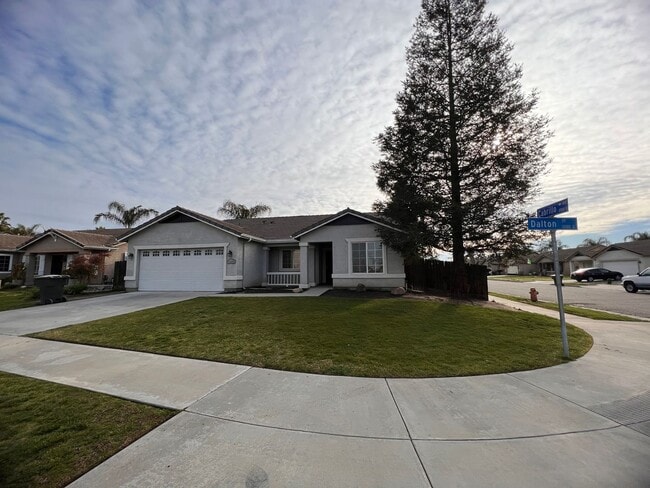 1294 Dalton St in Tulare, CA - Building Photo - Building Photo