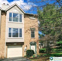 1825 Falcon Dr in Bethlehem, PA - Building Photo