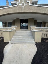 602 E Grove St in Bloomington, IL - Building Photo - Building Photo