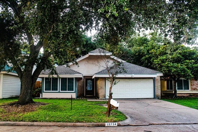 19734 Lake Hollow Ln