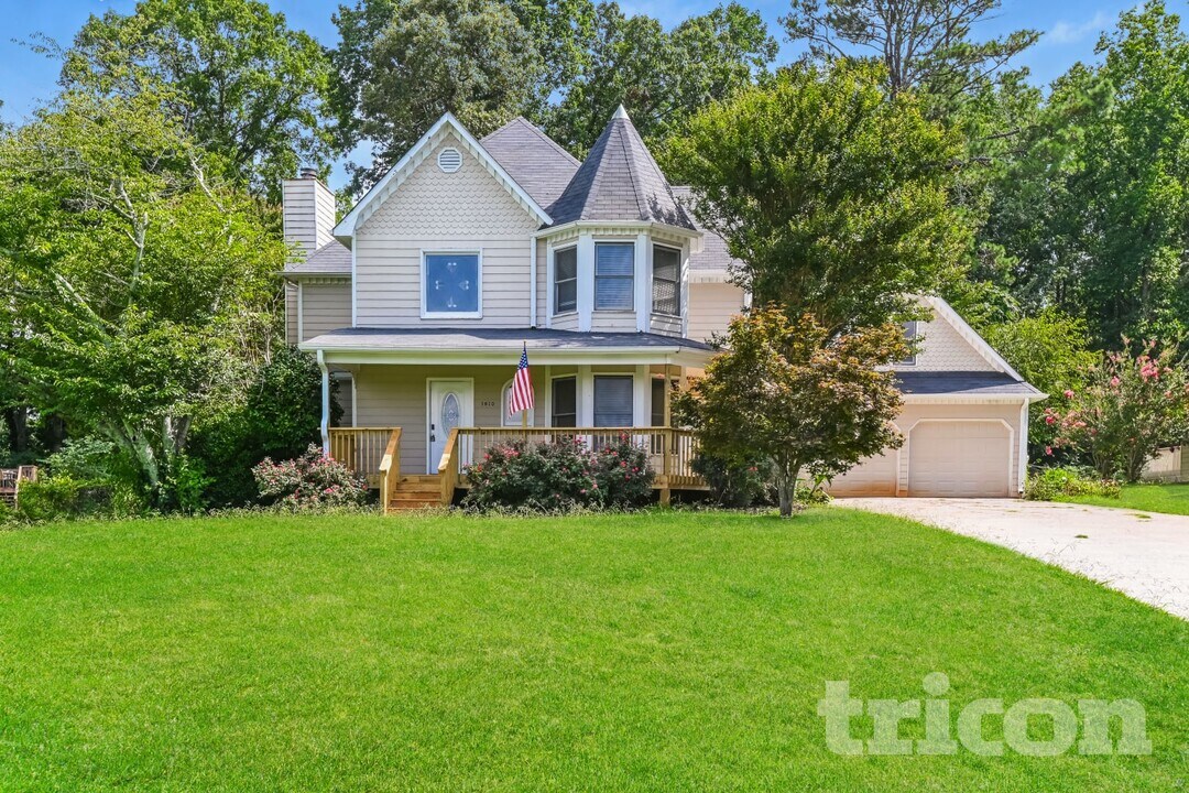 1810 Woodberry Ct in Canton, GA - Foto de edificio