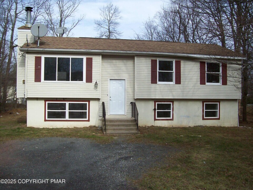 4161 Romeo Rd in Tobyhanna, PA - Building Photo