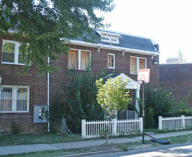 1703 Capitol Ave NE in Washington, DC - Foto de edificio - Building Photo