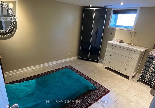 98 Flora Dr in Toronto, ON - Building Photo - Building Photo