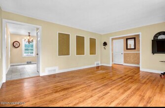 236 Lanes Mill Rd in Howell, NJ - Building Photo - Building Photo
