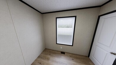 2446 Poplar Dr in Kawkawlin, MI - Building Photo - Building Photo