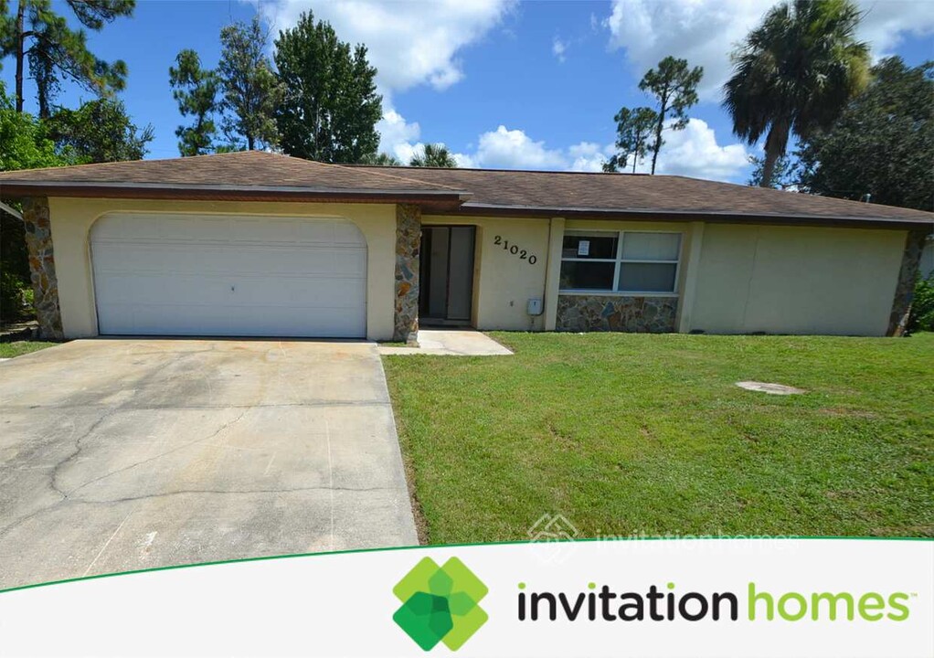 21020 Lawson Ave in Port Charlotte, FL - Building Photo