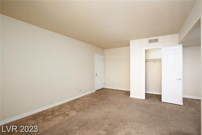 5314 River Glen Dr in Las Vegas, NV - Building Photo - Building Photo