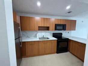 550 SW 115th Ave in Miami, FL - Building Photo - Building Photo