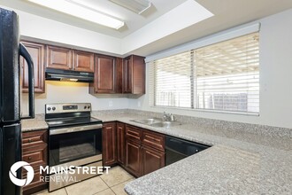 7719 W Clayton Dr in Phoenix, AZ - Building Photo - Building Photo