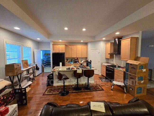 property at 2400 Lakeview Pkwy